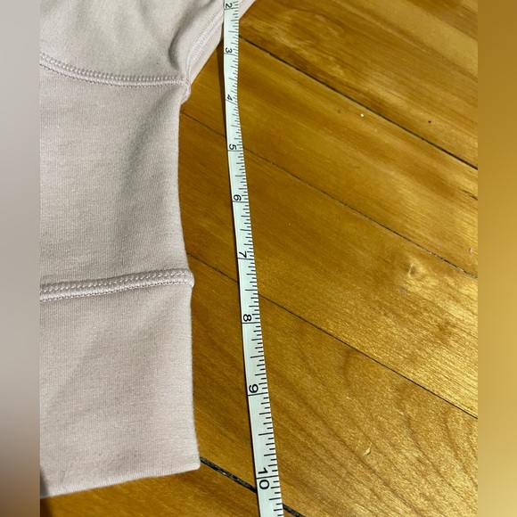 New balance size S light pink cropped light weight sweater. - Picture 8 of 12